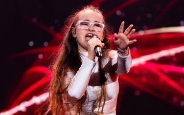 Ана Стојаноска на подготовка за настапот на Јуниорскиот евросонг