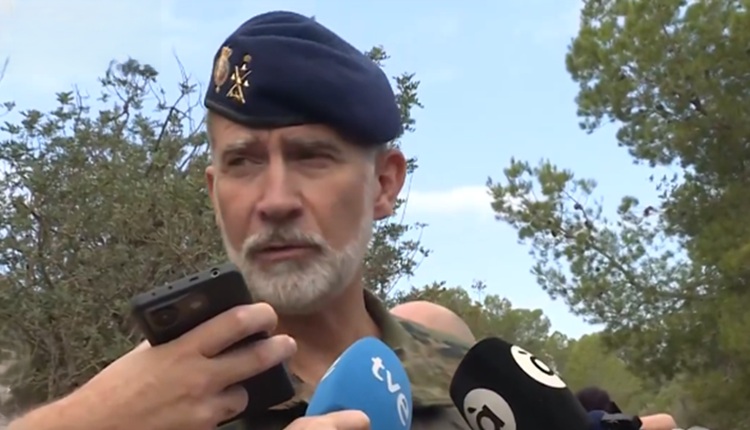 (ВИДЕО) ТАГА НА ШПАНСКИОТ МОНАРХ: Кралот Фелипе Шести со сочувство до семејствата по железничката несреќа