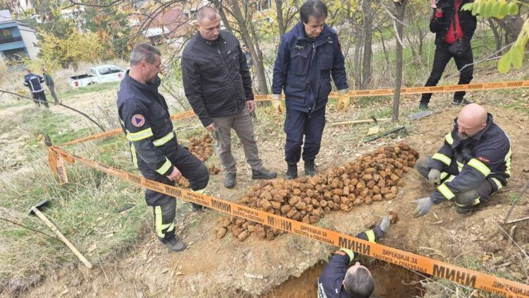 ОПАСНО НАСЛЕДСТВО КАЈ ТУМБЕ КАФЕ: Во Битола извадени 1.700 бомби и мини од Првата светска војна