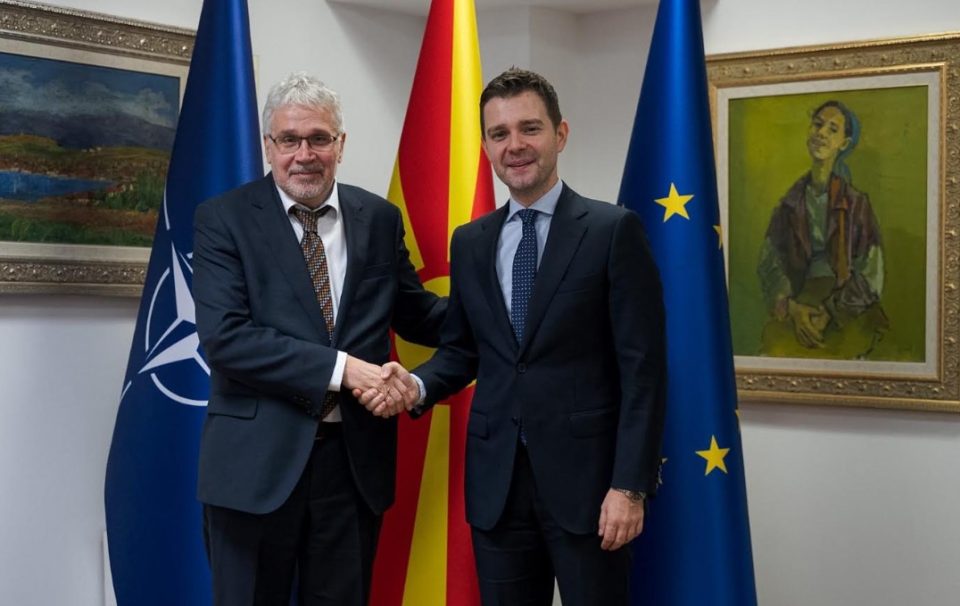 ДИПЛОМАТСКА СРЕДБА ВО СКОПЈЕ: Муцунски разговараше за евроинтеграциите со унгарскиот пратеник Клеин