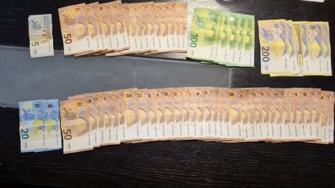 ПРЕТРЕС НА ВОЗИЛО И ДОМ ВО ВЕЛЕС: Запленети дрога, дигитални ваги и пари, приведен 49-годишник