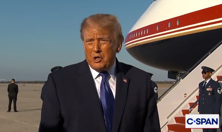 (ВИДЕО) ОДВРАТЕН СИ И ИЗГЛЕДАШ УЖАСНО: По прашање за заморот Трамп жестоко нападна новинар