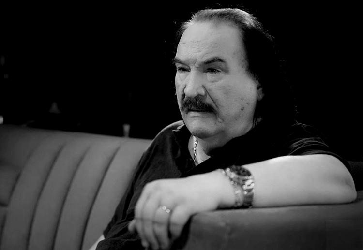 ЗАСЕКОГАШ ЗАМОЛКНА ГЛАСОТ НА ДАЛМАЦИЈА: Легендарниот Мишо Ковач почина на 85 години