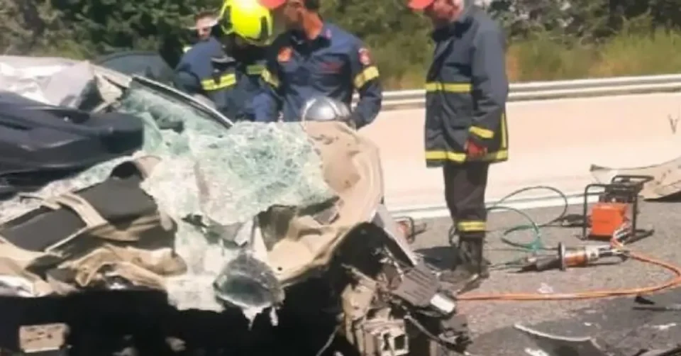 АВТОМОБИЛ УДРИЛ ВО УГОСТИТЕЛСКИ ЛОКАЛ ВО СОЛУН: Тројца гости повредени, возачот бил под дејство на алкохол