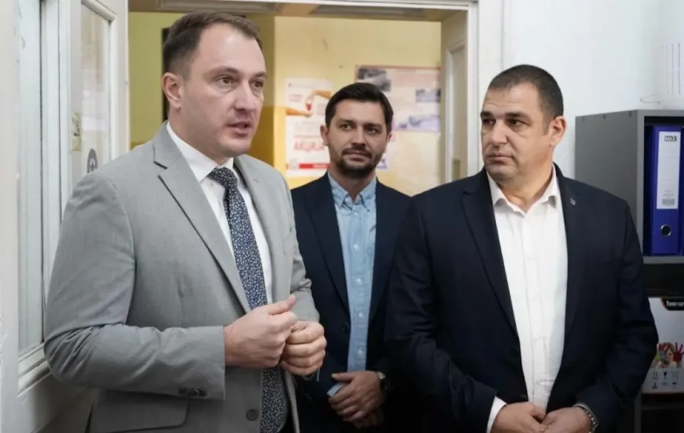 Андоновски: Нашата цел е електронските услуги да стигнат до секој граѓанин