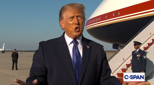 (ВИДЕО) ТРАМП СО ЖЕСТОКИ НАВРЕДИ КОН НОВИНАР: „Одвратен си, изгледаш ужасно“