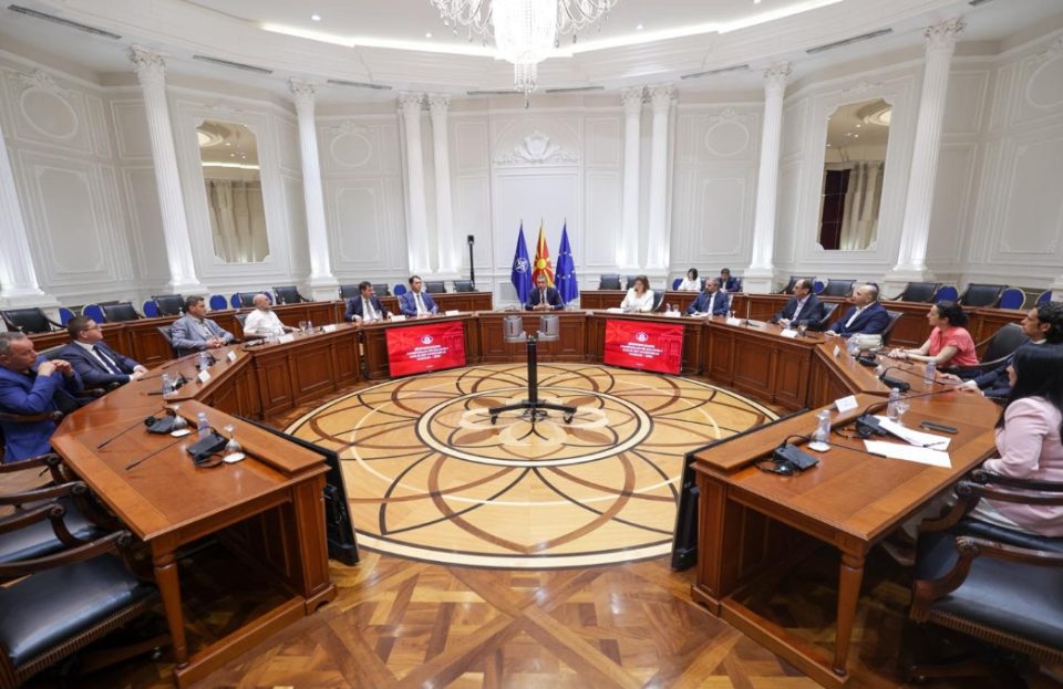 Мицкоски: Продолжуваме со политиката на најниски цени на горивата